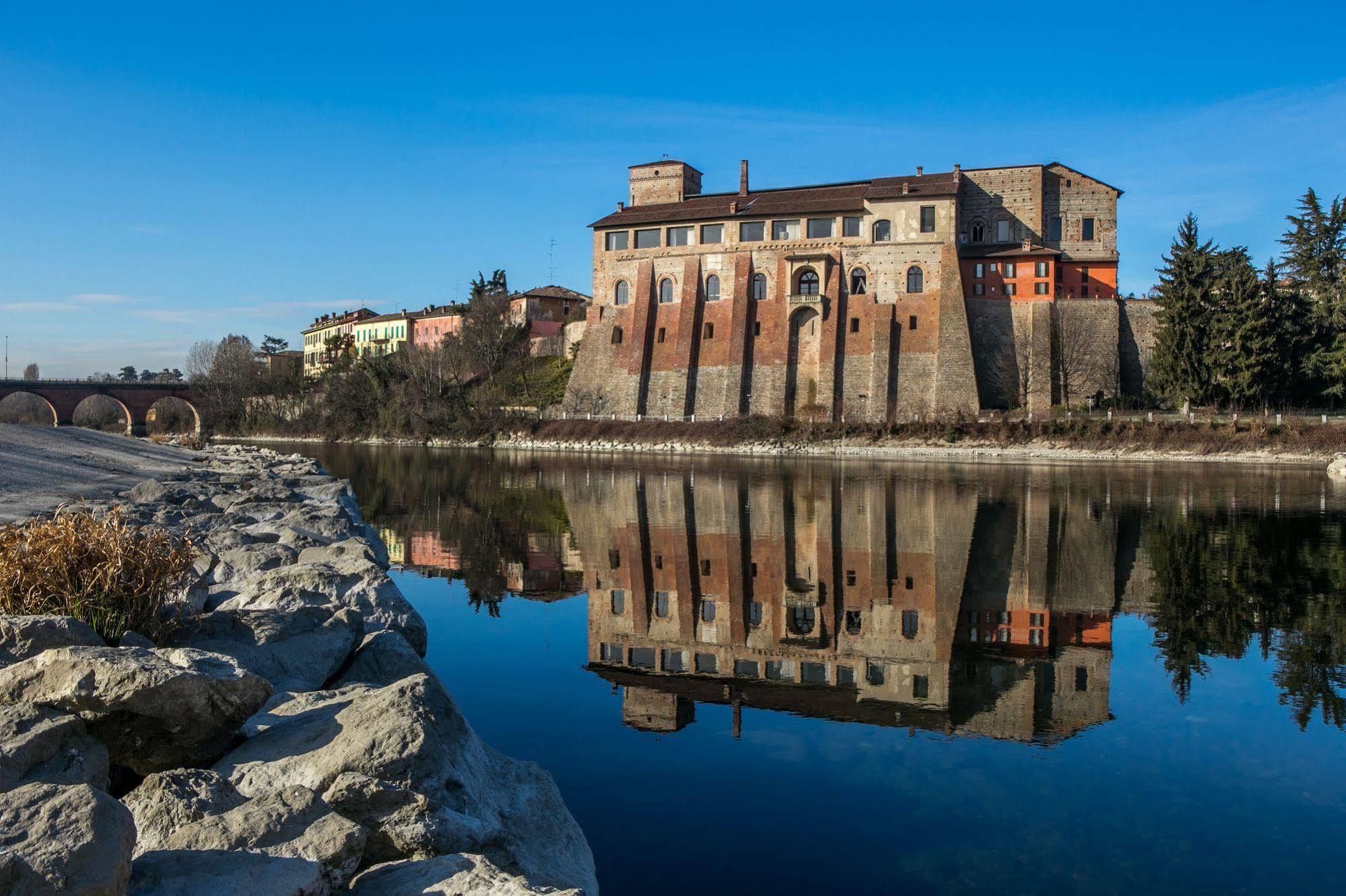 Hotel Castello Visconteo à Cassano dʼAdda Extérieur photo